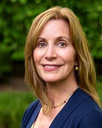 Sarah Mandel's Instagram, Twitter & Facebook