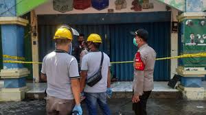 Toko emas di malang djojo pojok utama yang bagus kota muda antam blimbing dinoyo harga bulan purnama gajah maju sari joyo jawa timur terbaik murah merdeka putih terpercaya ubs town square plaza mog matos angsa agung angkasa alamat perhiasan batu pasar besar bunul barokah city east. Gaji Di Toko Emas Gadjah Gaji Di Toko Emas Gadjah Berusaha Kabur 1 Dari 2 Disini Perupaka Toko Perhiasan Yang Melayani Jual Beli Perhiasan Yang Buka Jam 8 Sampai Jam 20 Wib Emerald Chartier