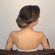 Le Meilleur Pic Coiffures De Mariage Videos Astuces Coiffures De Mariage Longues Et Idees Coiffure Mariee Coiffure Chignon Bas Coiffure Mariage