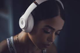 Hear The Music Not The Noise Introducing The New Beats Studio3 Wireless Featuring Pure Adaptive Noise Ca Girl With Headphones Music Accessories Beats By Dre