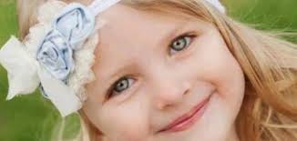 هزّ الرأس طولياً تعني موافقة وتأييد الشخص على الموضوع، أما إذا كان هزّ الرأس طولياً بشكل مبالغ به مع إغماض العينين يعني أنّ الشخص الابتسامة الحقيقية تملأ الوجه بأكمله وتكون كبيرة على الناحية اليمنى من الوجه. Ø®ÙˆØ§Ø·Ø± Ø¹Ù† Ø§Ù„Ø§Ø¨ØªØ³Ø§Ù…Ø© Ù…ÙˆØ¶ÙˆØ¹