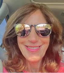 I'm looking for a certified physical trainer who also offers nutritional  guidance and specializes in working with women. Ideally, they could provide  a customized fitness and nutritional program based