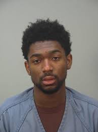 2 Milwaukee men arrested for battering, robbing man