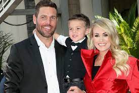 'they make me so happy'. Carrie Underwood Shows Off Cute Ski Bums Pic Of Husband And Son