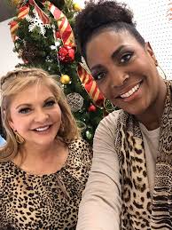Tis the season for virtual time spent with your best friends!🎄💻❤ Mark  your calendars for tomorrow, Wednesday, 12/16, at 11am ET and Jayne Brown  QVC and Pat James DeMentri QVC right here