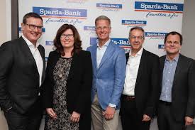 Dazu der ärger mit dem vor werbung und bankfremden elementen strotzenden teo. Erfolgskurs Der Sparda Bank Munchen Halt An Community Grun Gloria