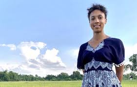 Sie beherrscht nicht nur die kunst des weitsprungs, sondern zieht auch kraft aus yoga, meditation und zielführenden gedanken. Weltmeisterin Malaika Mihambo Die Inter Ist Ein Super Partner Versicherungswirtschaft Heute