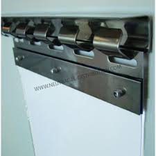 Tous nos rideaux sont ajustables en hauteur grâce à leur bande thermocollante livrée avec chaque rideau. Rideaux Lanieres Pvc Standard Pour Temperature Positive Largeur 200 Mm Epaisseur 2 Mm
