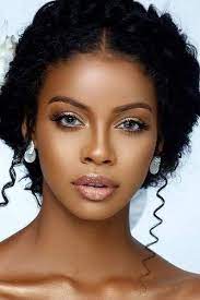 Peau blanche, peau rosée, peau mate, peau noire, chacune a ses propres besoins pour être au meilleur le maquillage d'une peau noire se fait suivant des étapes précises. Look De Mariee Inspiration Makeup Pour Peau Noire Maquillage Mariee Noire Maquillage De Mariee Idee Maquillage