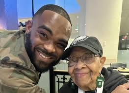 Super Bowl: Eagles diehard fan, 102, excited to attend