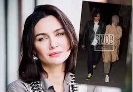 Aşk sarhoşu olan birce akalay'a eski sevgilisi sorulursa eski televizyoncu fasih saylan'dan geçen aylarda ayrılan birce akalay, yeni bir aşka yelken açtı. Birce Akalay Ve Fasih Saylan Ayrildi Mi Iste Birce Akalay In Aciklamasi