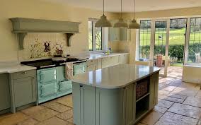 Light grey kitchen with white quartz worktops farnborough. Blog Panelven Kitchens