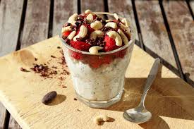 Kefir Haferflocken Mit Erdbeeren Und Kakaonibs Kakaonibs Kefir Lebensmittel Essen