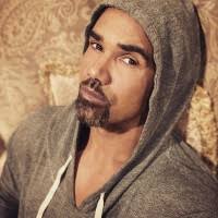 200+ perfiles de «Shemar»