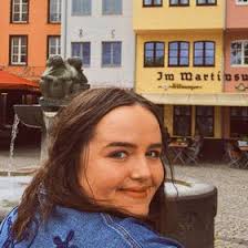 Daisy Cole (daisyann22)