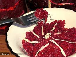 Sfecla rosie 3 bucati mai mici, sare, piper, otet, ulei de masline. Salata De Sfecla Rosie Cruda Pentru Iarna Modalitati De A Slabi