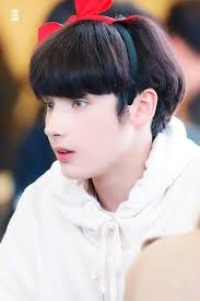 Repeat after me....Huening Kai prince.👑