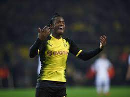 Michy batshuayi , sur wikimedia commons ressources relatives au sport: Keine Ruckkehr Zu Borussia Dortmund Batshuayi Wechselt Zur Leihe Nach Valencia Bvb 09