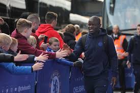 Ngolo kanté, he's short, he's nice, he stopped léo messi, but we all know he's a cheater, ngolo kanté! because apparently he got the reputation of cheating at cards. Sportbible Former Chelsea Goalkeeper Marcin Bulka N Golo Kante Drives A Mini Cooper He Used To Have Some Old School Samsung Phone With A Broken Screen Everyone Kept Asking Him Why Don T