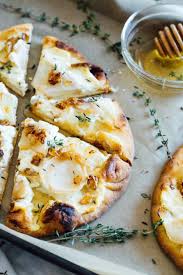Recette Pizza Chevre Miel Duo Qui Vous Seduira Des La Premiere Bouchee Mat Recept Och Mat Och Dryck