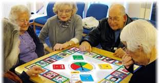 Los juegos recreativos en grupo son un método ideal para fomentar las relaciones sociales en las personas de la tercera edad. Ludoteca Itinerante Para Adultos Y Personas Mayores