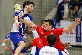 Sport lisboa e benfica, commonly known as benfica, is a professional handball team based in lisbon, portugal. Fc Porto Vence Benfica E Iguala Sporting Na Lideranca Do Campeonato De Andebol Desporto Sapo 24