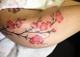 14 Tatuagens Ramos De Flores 2020 Já outras optam apenas pela tatuagem da flor de cerejeira, com traços leves, delicados e discretos. 14 tatuagens ramos de flores 2020