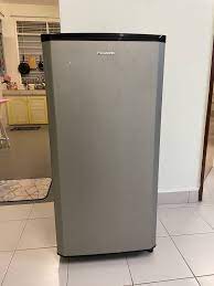 Peti sejuk ada ais yang tebal di bahagian atas. Peti Sejuk Panasonic Satu Pintu 150l Used Kitchen Appliances On Carousell