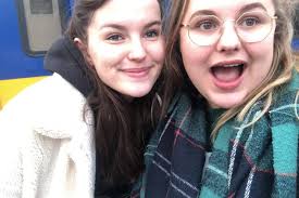 Rotterdam! Deze stad leek Maud en mij heel erg leuk om eens te bezoeken. We  zijn dol op stedentripjes en nieuwe leuke plekken ontdekken. Grappig genoeg  ben ik helemaal niet bekend in