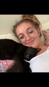 Dubsie (@kimkardashian.251)