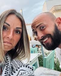 RUBRICA AUGURI CIVITANI Festeggiano il loro anniversario di matrimonio i  civitani Alfredo Passamonti e Lorella Renzi e quindi la nostra comunità  esplode il suo BUON ANNIVERSARIO... AUGURI ALFREDO/LORELLA e sia giornata  festosa