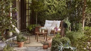 This video presents ideas for cute flower arrangements, lovely table setting ideas and a little something that will make you remember the magic in your everyday life in the future. Home H M Group