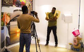 Moto Shop Immerses Shoppers In Customized Experiences Pop Up Store Shopper Shopping