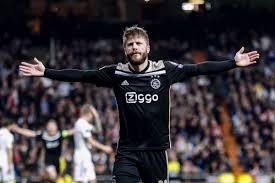 Melalui posisi yang cukup sulit, lasse. ð€ð…ð‚ ð€ð‰ð€ð— On Twitter Lasse Schone S Goal Against Real Madrid In The Bernabeu Has Been Chosen As The Goal Of The Decade For Ajax Good Pick Https T Co Vk3iycetcr
