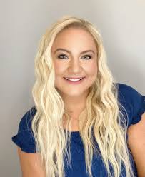 Alexa Bates's Instagram, Twitter & Facebook