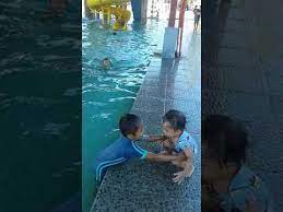 Berikut informasi harga tiket masuk hawai waterpark malang harga tiket. Dzakiyah Farhan Rafatar Rekreasi Di Kolam Renang Subasuka Waterpark Kupang Ntt Youtube