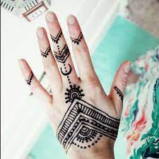 Henna tattoos are composed of various shapes and colors. Simple Henna Tattoo Designs Henna Tattoo Hand Small Henna Tattoos Simple Henna Tattoo