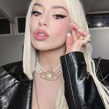 As usual, the looks turned up the volume. Best Celeb Makeup Looks Of March Dua Lipa At The Grammys Olivia Rodrigo And More Buro 24 7 Singapore