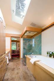 21 Beautiful Bathroom Attic Design Ideas Pictures Bathroom Design Skylight Design Gorgeous Bathroom