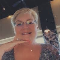 Roxanne Fisher's Instagram, Twitter & Facebook