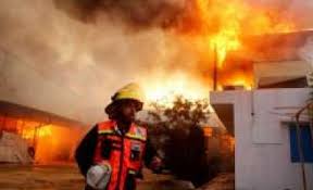 أيدي خفية وراء حريق منجرة بسيسو في غزة دنيا الوطن