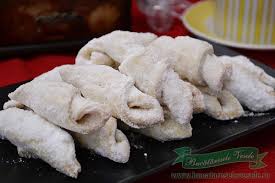 3985 (fara gem) cornulete cu gem, jeleu sau rahat ingrediente 225 g crema de branza ,,philadelphia. Reteta Cornulete 8 Ori 8 Despre ViaÈa Din Romania