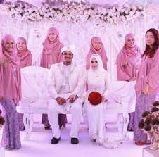 Namun tahukah kamu apa saja warna jilbab untuk baju pink yang cocok? 24 Pilihan Warna Baju Bridesmaid Yang Confirm Korang Suka Pesona Pengantin
