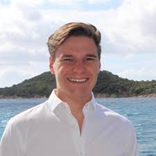 Jun 14, 2021 · 亞馬遜創辦人貝佐斯（jeff bezos）的太空事業blue origin在12日進行私人太空旅行處女航慈善拍賣，在開始不到7分鐘的時間內就以2,800萬美元落槌（約台幣7.75億元）。 這位幸運得主將和貝佐斯在7月20日搭乘blue origin研發的new shepard火箭升空。 Hklarjjplh9rxm