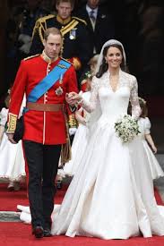 Prince william proposed to kate middleton in kenya in october 2010 by offering her the engagement ring that belonged to his mother, diana, princess of wales. Kate Middleton Inspiriert Kleider Kate Middleton Replik Brautkleider Fur Weniger Thecelebritydresses