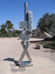 Famous Sculpture Artists David Smith David Smith Sculptor Western Sculpture The famous sculptor bernini is the artist responsible for creating apollo and daphne.