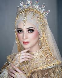 Pengantin Muslimah Perpaduan Strong Bold Look Make Up Hijab Turban Turkey Style Menambah Keanggunan Sang Pengantin Pose Pengantin Rias Wajah Pengantin