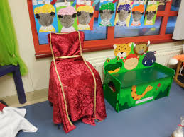 de stoel voor de sint staat klaar we gebruikten zijn favoriete kleuren kleuren stoelen