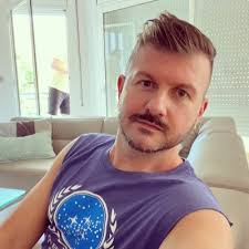 Danielle Siegman (@mulderbabe77)