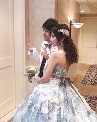 sakiho はinstagramを利用しています ゆきなさんの結婚式 再入場ショット お色直しヘアーは 毛先のカールにこだわった ふわふわハーフアップ 細かく丁寧に 全力でこだわりました 揺れる毛先が とっ ball gowns formal dresses fashion